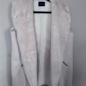 Dolce Cabo Ivory Vest with Faux Fur Collar